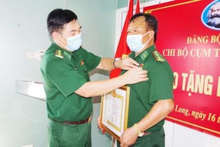 Vinh dự giữa trùng khơi