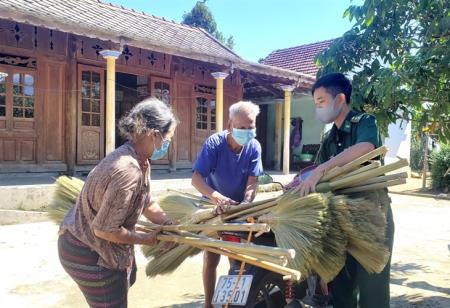 Người sĩ quan trẻ nặng lòng với đồng bào, biên giới