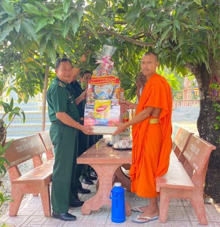 BĐBP An Giang chúc Tết cổ truyền Chol Chnam Thmay các điểm chùa dân tộc Khmer