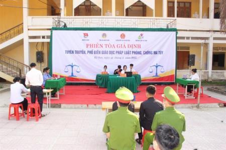 Phiên tòa giả định - đưa kiến thức pháp luật đến với học sinh