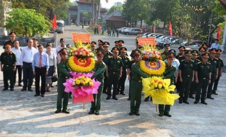 Dâng hương tưởng niệm Chủ tịch Hồ Chí Minh tại Khu di tích Quốc gia đặc biệt Kim Liên