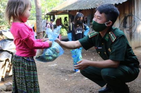 Cùng học trò vùng biên thực hiện ước mơ tới trường
