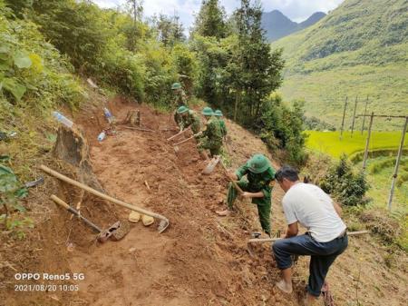 Chiến sĩ quân hàm xanh “miệng nói, tay làm”