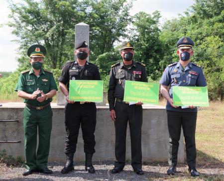 Hỗ trợ kinh phí cho lực lượng bảo vệ biên giới Tbong Khmum và Kratie