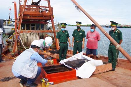 Ngăn chặn hoạt động buôn lậu xăng dầu trên vùng biển Tây Nam