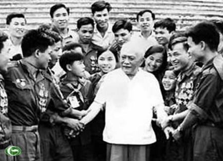 Dâng hương nhân dịp kỷ niệm 134 năm Ngày sinh Chủ tịch Tôn Đức Thắng