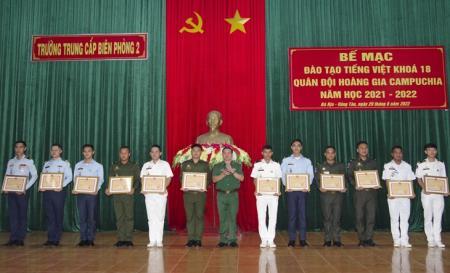 Bế giảng khóa đào tạo tiếng Việt cho học viên Campuchia