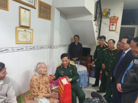 Đại tướng Phan Văn Giang thăm, chúc Tết tại Bình Định