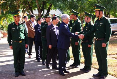 Chủ tịch Ủy ban Trung ương MTTQ Việt Nam thăm, chúc Tết quân dân xã biên giới Mô Rai