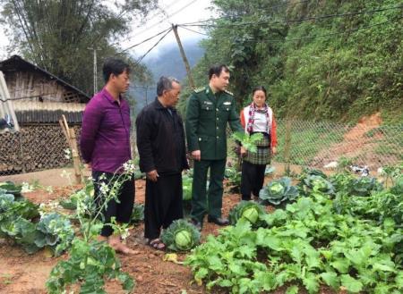 Xây dựng nền biên phòng toàn dân vững mạnh ở biên giới