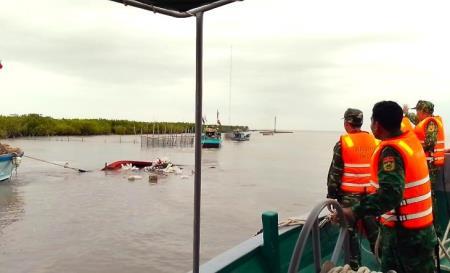 Huy động lực lượng cứu hộ tàu cá gặp nạn trên biển Cà Mau