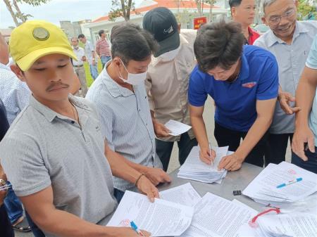 Mang hành trang pháp luật theo những con tàu ra khơi đầu năm