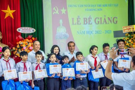 Trung tâm nuôi dạy trẻ khuyết tật Võ Hồng Sơn bế giảng năm học 2022-2023