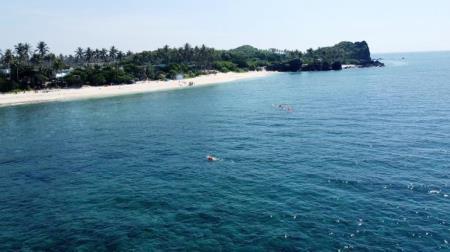 Bơi vượt biển đảo Lý Sơn: Điểm nhấn du lịch biển, đảo