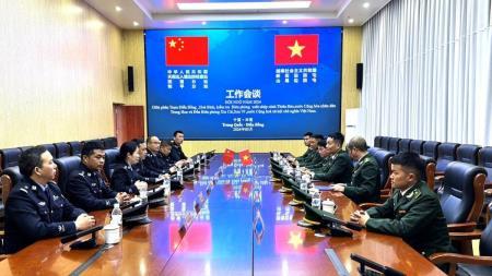 Hội đàm giữa các đồn Biên phòng tỉnh Hà Giang (Việt Nam) với Trạm Kiểm soát biên phòng xuất nhập cảnh Thiên Bảo (Trung Quốc)