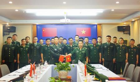 Hội đàm giữa các đồn Biên phòng thuộc BĐBP Hà Giang (Việt Nam) và Trạm Hội ngộ hội đàm Biên phòng khu vực Phú Ninh (Trung Quốc)