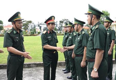 Đại tướng Phan Văn Giang thăm và làm việc tại Đồn Biên phòng đảo Trần