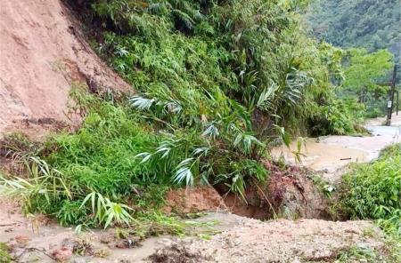 Hà Giang: Nhiều tuyến đường sạt lở do mưa lớn