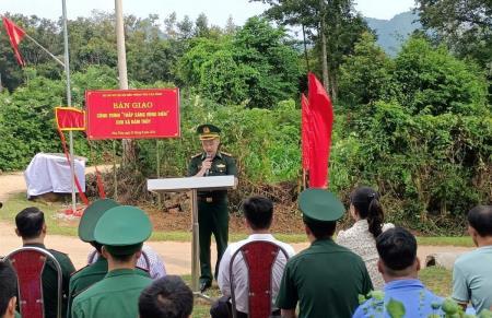 Bàn giao công trình Thắp sáng vùng biên, trao tặng quà cho nhân dân và học bổng cho học sinh khu vực biên giới