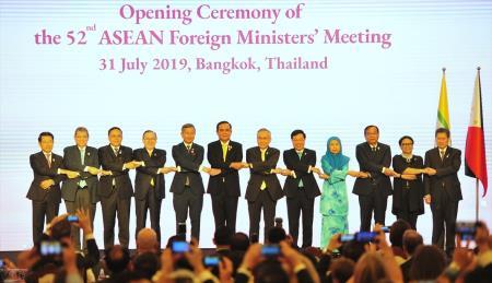 Cộng đồng ASEAN: Gắn kết để vững bước
