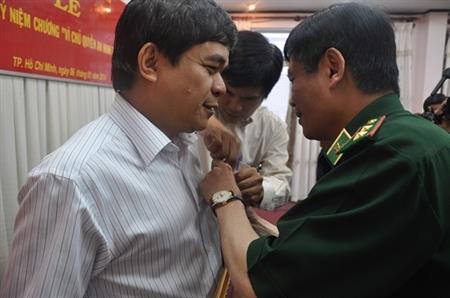 16 cán bộ, phóng viên HTV được tặng Kỷ niệm chương “Vì chủ quyền an ninh biên giới"