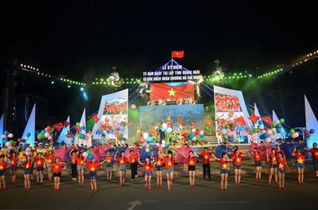 Tỉnh Quảng Ngãi đón nhận Huân chương Hồ Chí Minh