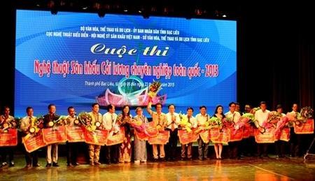 Hơn 2.000 nghệ sĩ, diễn viên tham gia hội thi nghệ thuật sân khấu cải lương chuyên nghiệp toàn quốc 2015