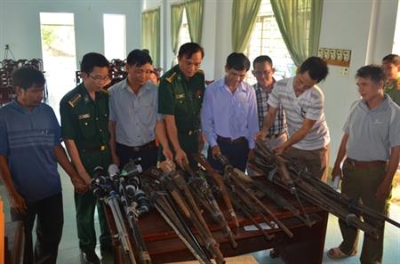 Vận động, thu hồi vũ khí, vật liệu nổ trái phép ở địa bàn biên giới