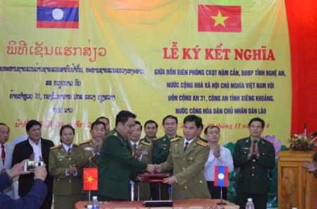 Đồn BP CKQT Nậm Cắn và Đồn Công an 31 (Lào) ký kết nghĩa