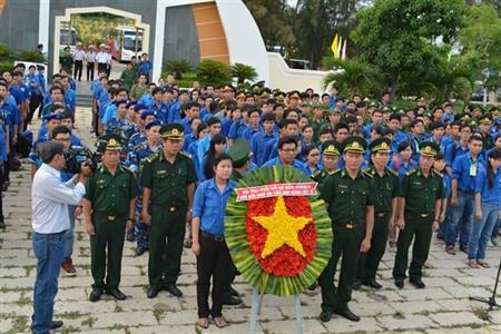 Sôi nổi hoạt động nghĩa tình tại hội trại Tuổi trẻ giữ biển