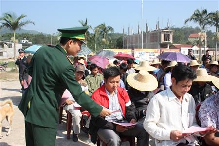 Tuyên truyền chính sách pháp luật cho nhân dân hai bên biên giới Việt - Trung