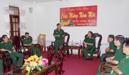 Bộ Tư lệnh Quân khu 9 chúc tết cán bộ, chiến sỹ BĐBP Đồng Tháp