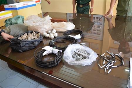 Phát hiện, bắt giữ vụ tàng trữ, sử dụng gần 15 kg thuốc nổ