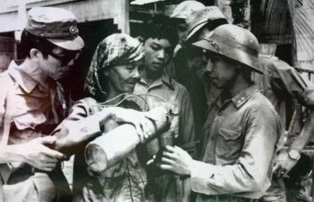 Sống trong lòng dân