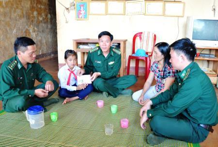 Đồng hành với trẻ em nghèo vượt khó
