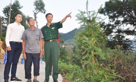 Một lòng giữ đất, bám làng