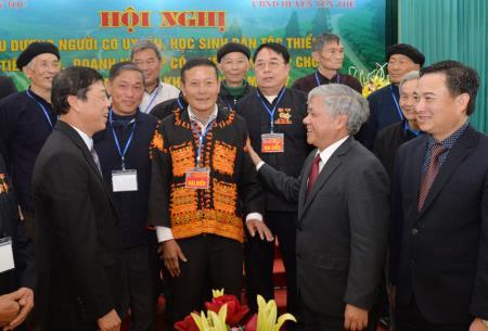 Biểu dương người có uy tín, học sinh, doanh nhân tiêu biểu tỉnh Bắc Giang