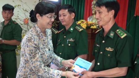 Lãnh đạo TP Hồ Chí Minh thăm, chúc Tết các đơn vị BĐBP