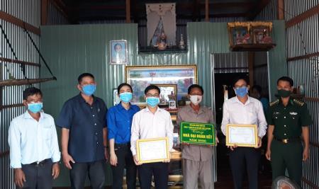 Đồn Biên phòng Nhơn Hội bàn giao nhà cho hộ nghèo nơi biên giới