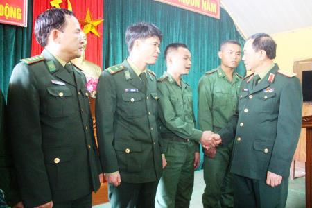 Thượng tướng Mai Quang Phấn kiểm tra công tác SSCĐ tại BĐBP Hà Tĩnh