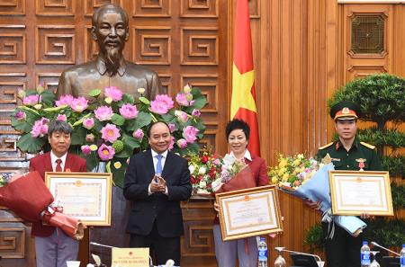 Thủ tướng chúc mừng xạ thủ Hoàng Xuân Vinh và Đoàn Thể thao Việt Nam
