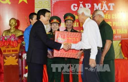 Chủ tịch nước Trương Tấn Sang gặp mặt các chiến sỹ cách mạng bị địch bắt, tù đày