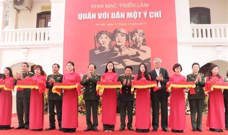 Khai mạc triển lãm “Quân với dân một ý chí”