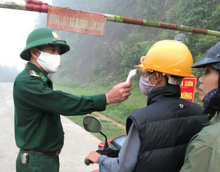 "Vào từng bản, gõ cửa từng nhà"