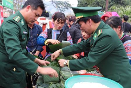 “Xuân Biên phòng ấm lòng dân bản” tại Sơn La