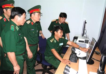 Thượng tướng Trương Quang Khánh kiểm tra công tác kỹ thuật tại BĐBP Tây Ninh