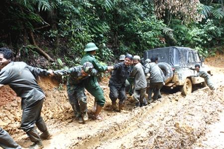 Vượt rừng cắm mốc