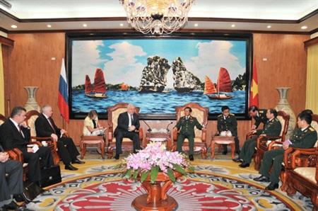 Đoàn cán bộ cao cấp Ngành Biên phòng, cơ quan An ninh LB Nga thăm và làm việc tại Bộ Tư lệnh BĐBP Việt Nam