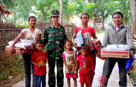 Nữ cán bộ Biên phòng dân vận khéo