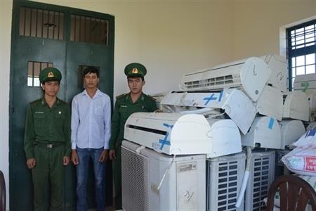 Bắt giữ vụ buôn lậu trị giá gần 100 triệu đồng